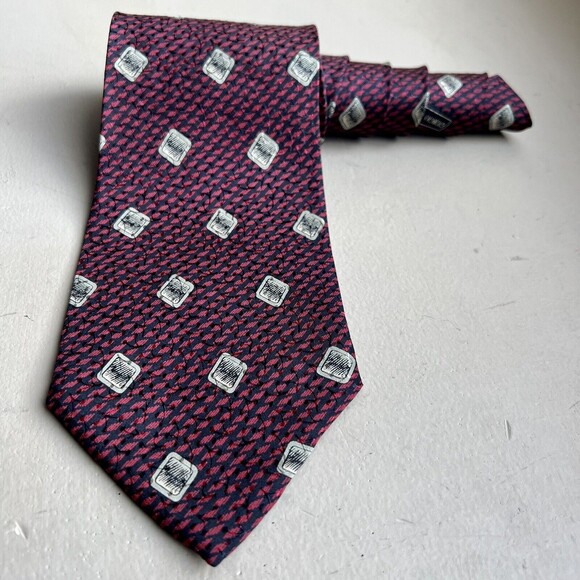 Giorgio Armani Cravatte Red & Black 100% Silk Italian Tie w/ Geometric Accents - Picture 13 of 13